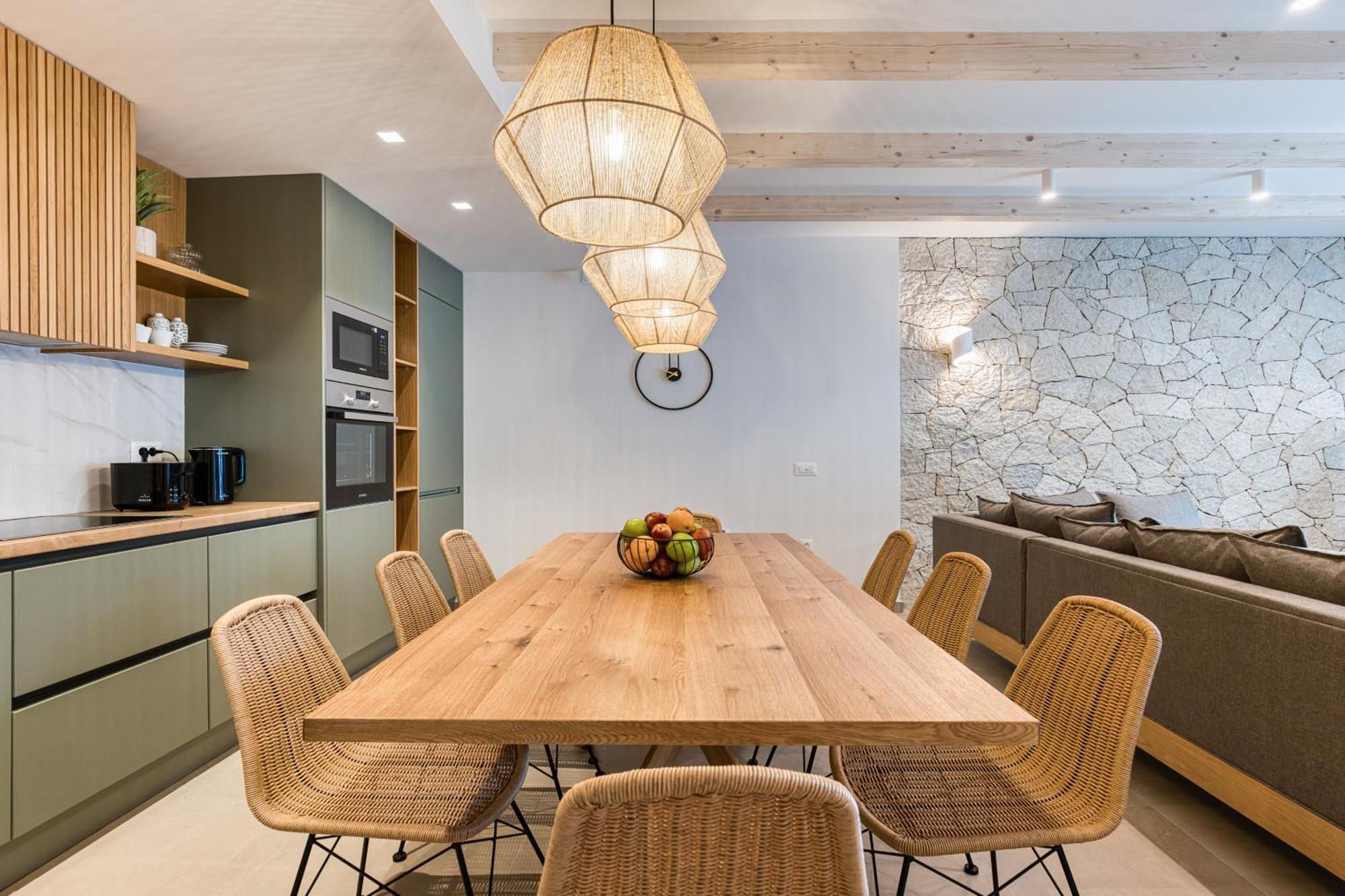 Avale Luxury