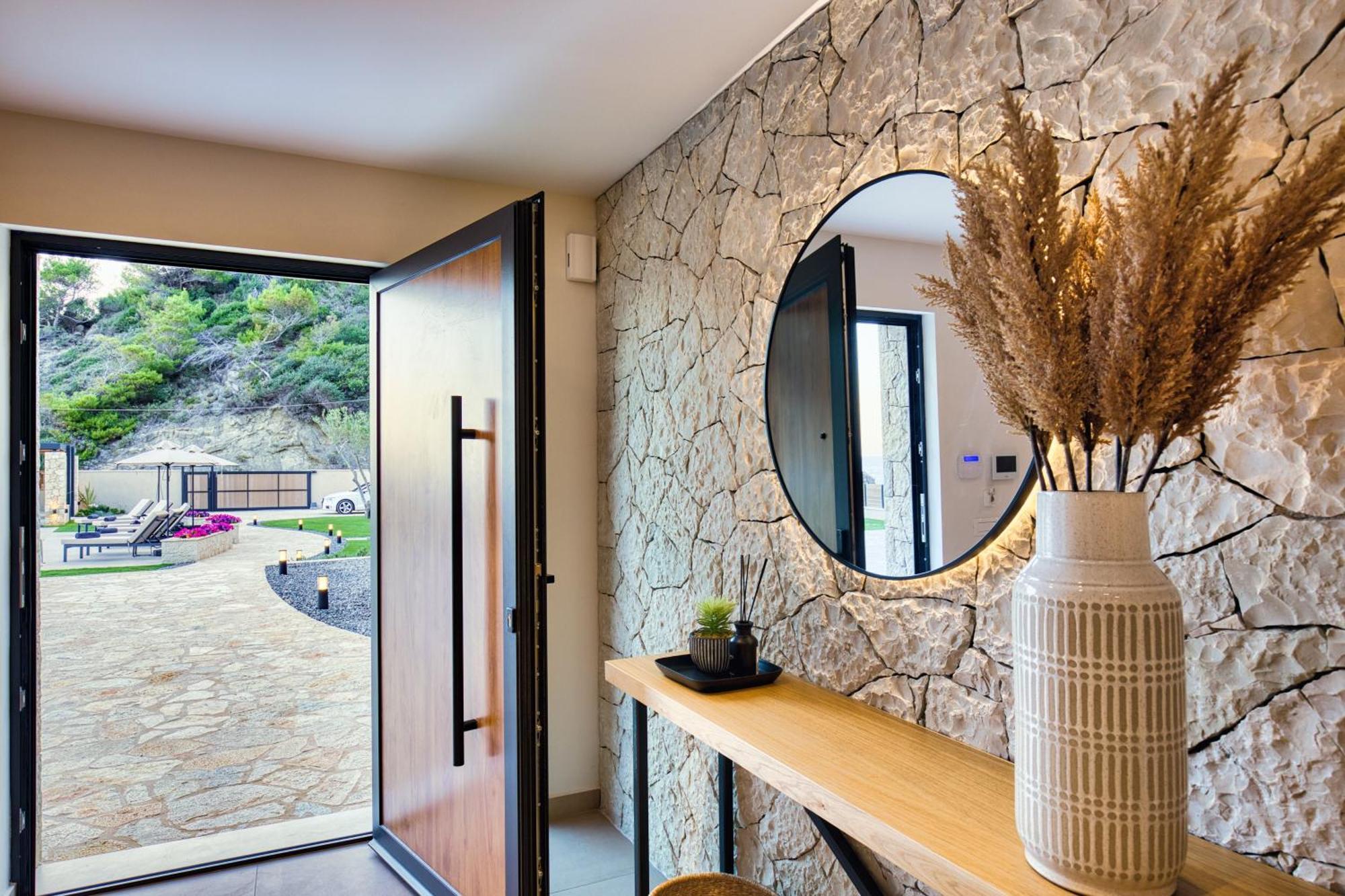 Avale Luxury