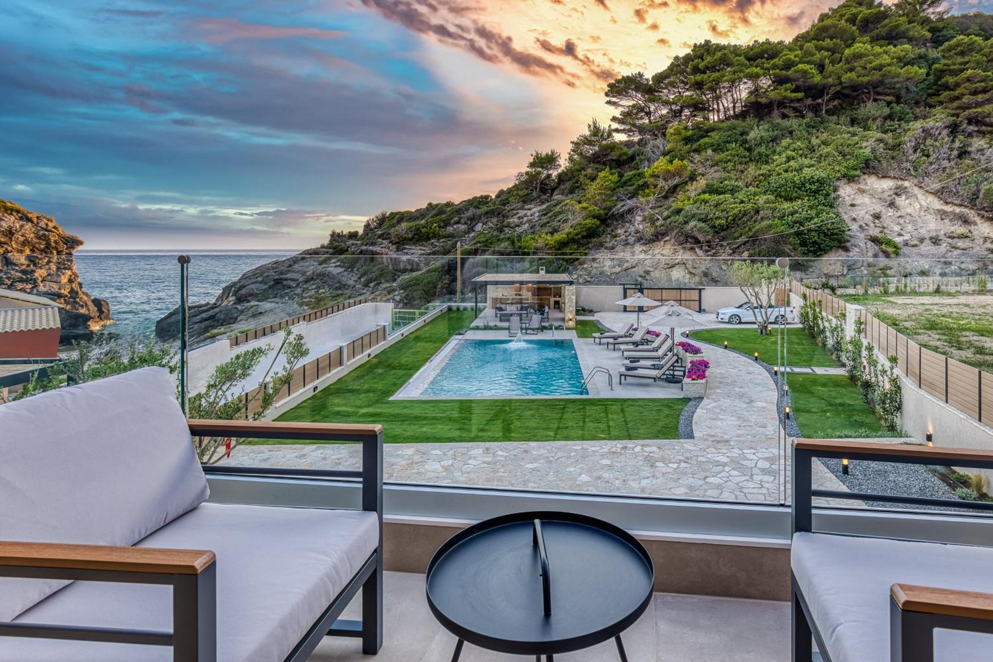 Avale Luxury Villa